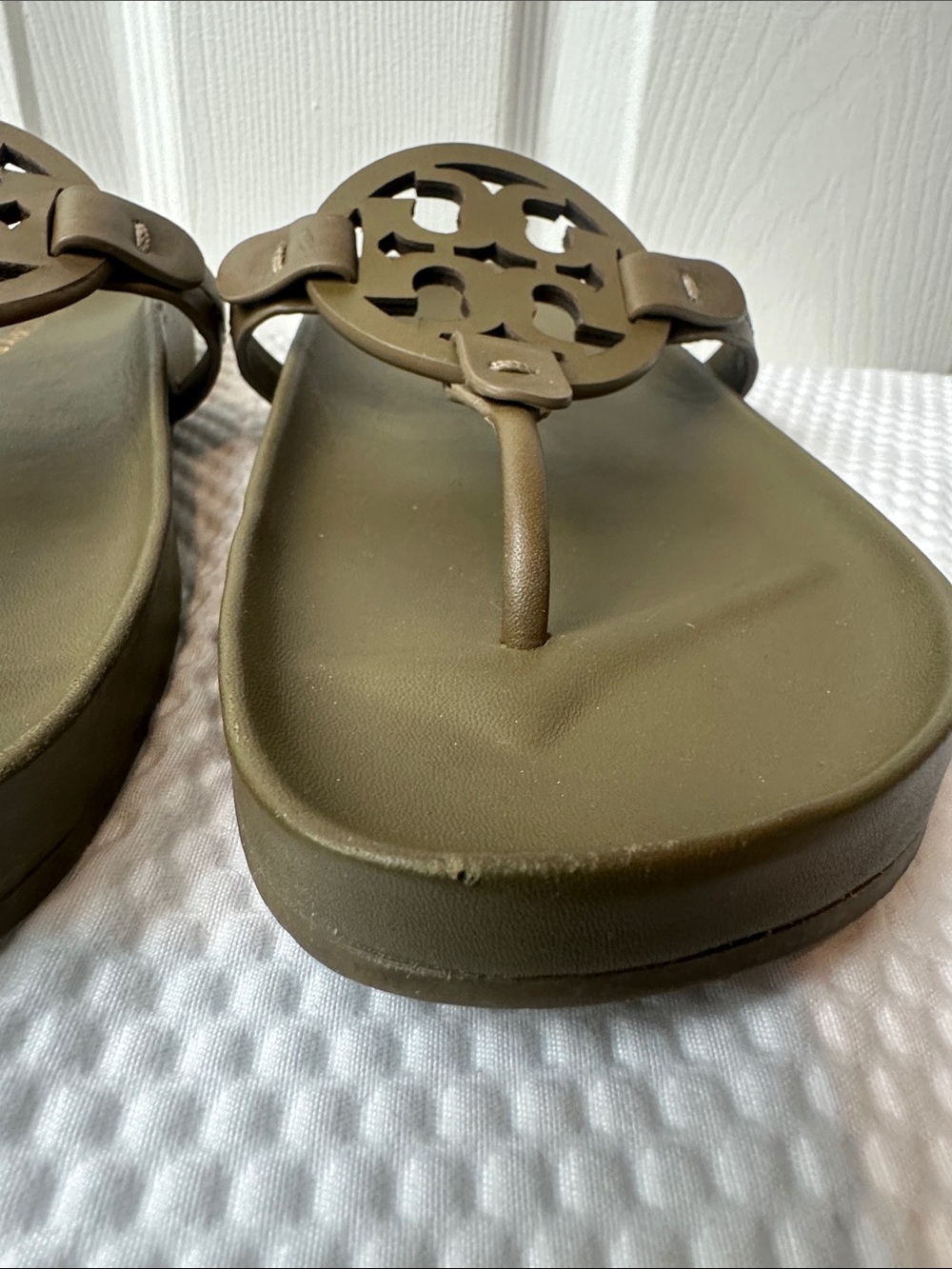 Tory Burch  Thong Sandals in Olive Brown - Picture 4 of 14